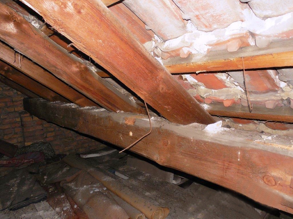 HSM - Belastung des Dachstuhlholzes  durch Holzschutzmittel